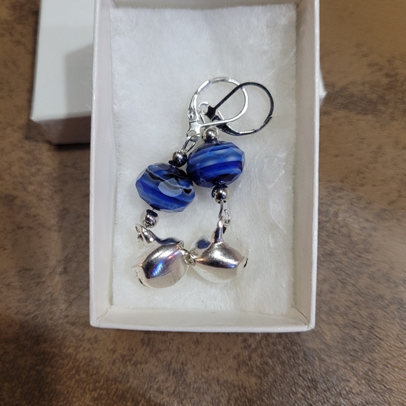 Seasonal Earrings - Picture 2 of 4